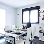 Designer Haus Mit Beheiztem Pool 別荘